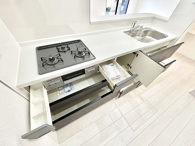 使いやすさを優先したスライド式収納タイプ!