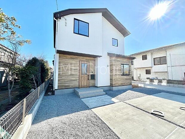 ~Exterior~ 一戸建ての大きなメリットは、自分達の「土地」を「自由に」使える事です。ガーデニングやDIY,車やバイクの趣味など様々な用途で利用できます。