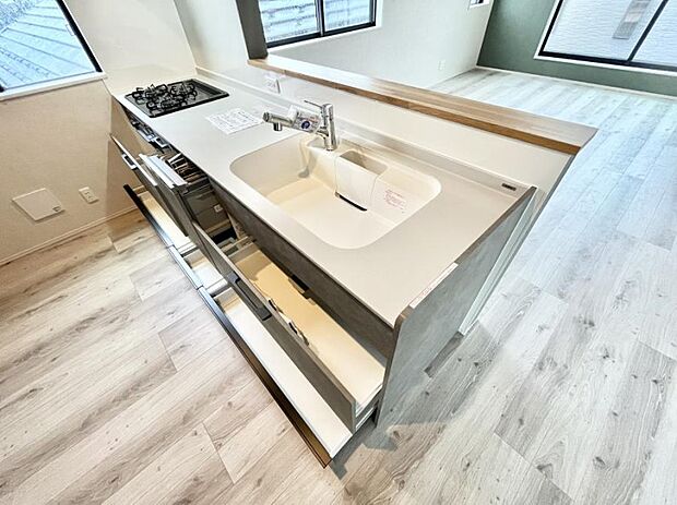 使いやすさを優先したスライド式収納タイプ!