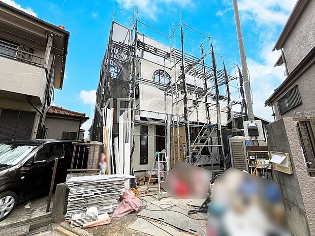 〜Exterior〜　一戸建ての大きなメリットは、自分達の「土地」を「自由に」使える事です。ガーデニングやＤＩＹ，車やバイクの趣味など様々な用途で利用できます。