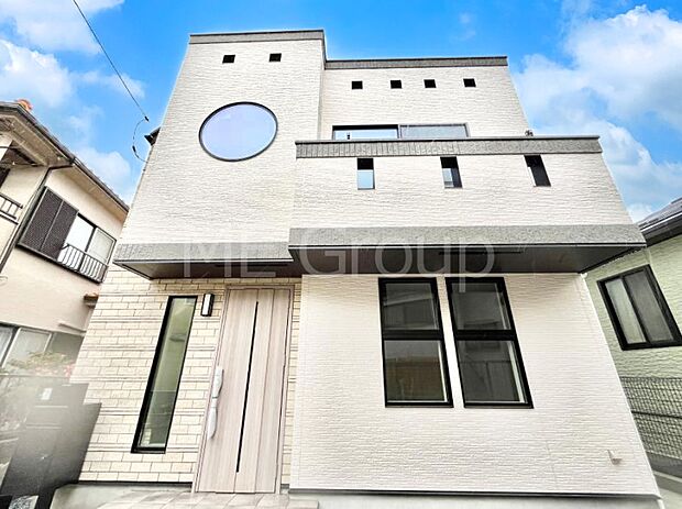 ~Exterior~ 一戸建ての大きなメリットは、自分達の「土地」を「自由に」使える事です。ガーデニングやDIY,車やバイクの趣味など様々な用途で利用できます。