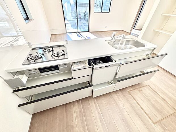 使いやすさを優先したスライド式収納タイプ！