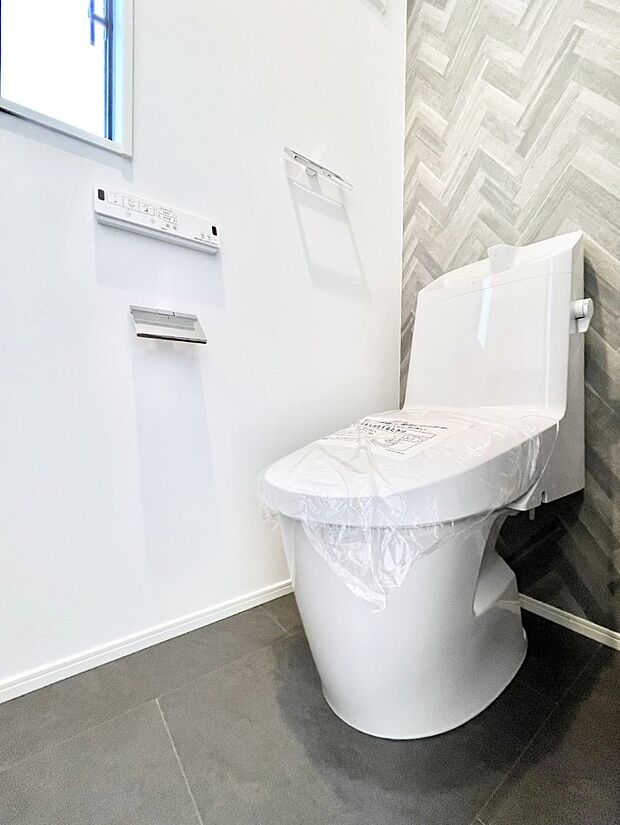 〜Toilet〜　綺麗・スッキリ・快適なウォシュレット付トイレでくつろげる空間です。1、2階共にトイレスペース！採光もあり明るく、快適空間となっております♪毎日使う場所だからこその配慮です！