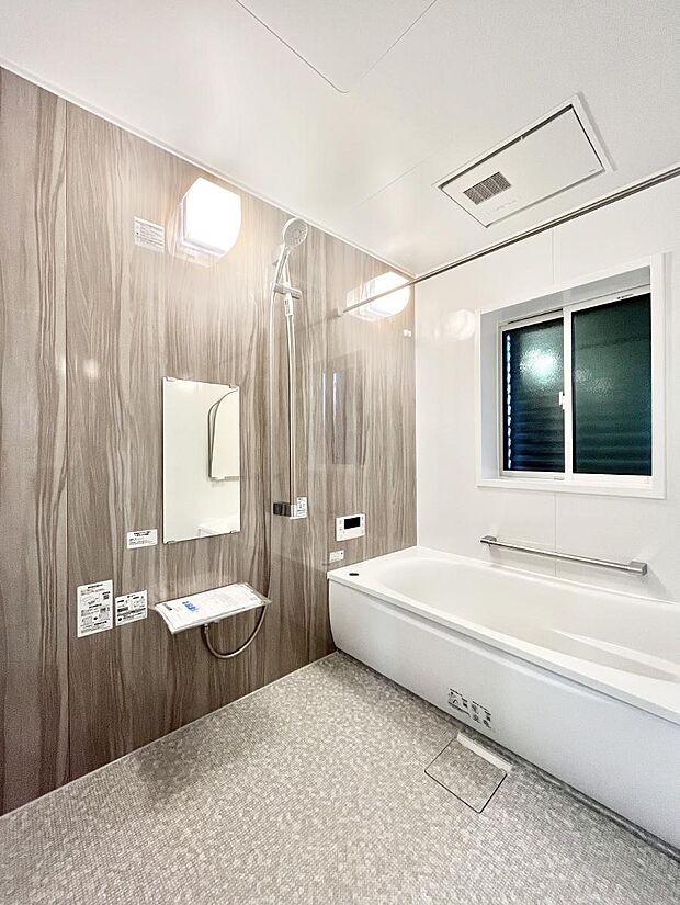 落ち着いた雰囲気でゆっくりお寛ぎいただけるバスルーム