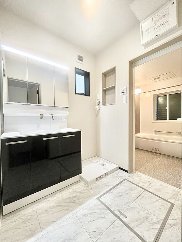 清潔感のある快適空間です。毎日の身支度も気持ち良くお使い頂けます。 