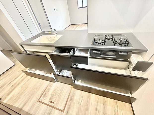 使いやすさを優先したスライド式収納タイプ！