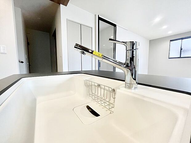 広々としたシンクでお料理やお皿洗いもラクラク快適に！