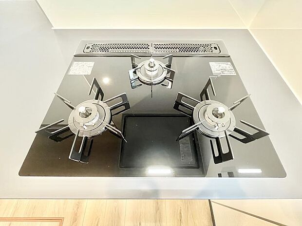 ガスコンロはSiセンサー搭載。火力調節や焦げ付き・消し忘れも防いでくれます。