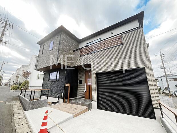 陽光と開放感に恵まれた角地を活かしたマイホーム!