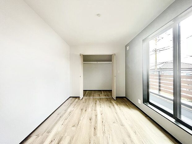 ウォークインクローゼットがあるお部屋！季節ごとの入れ替えも不要で便利です。 