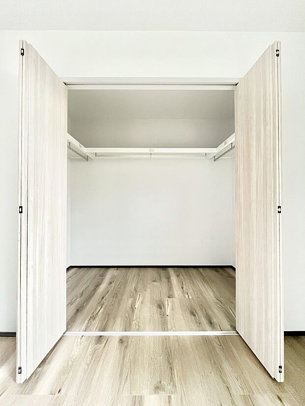 毎日の服選びが楽しくなるウォークインクローゼット 