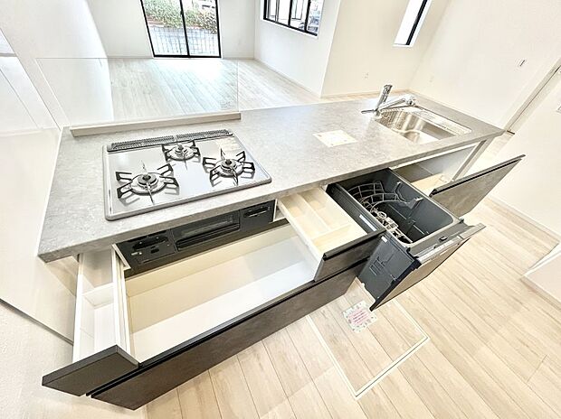 使いやすさを優先したスライド式収納タイプ!