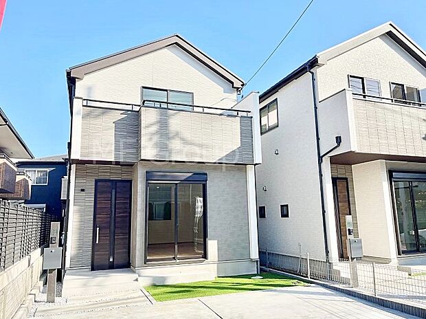 ◆A号棟◆〜Exterior〜　一戸建ての大きなメリットは、自分達の「土地」を「自由に」使える事です。ガーデニングやＤＩＹ，車やバイクの趣味など様々な用途で利用できます。