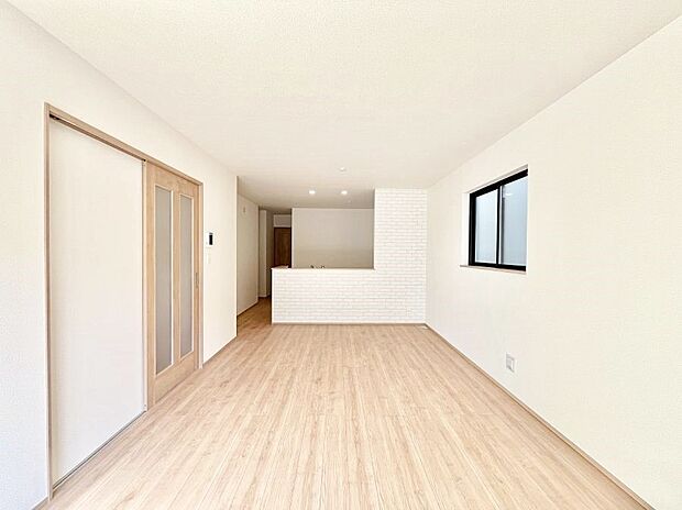 ◆A号棟◆〜Living〜　ここにはみんなが集い、食事と楽しい会話が始まる。話に夢中になりすぎて、ついつい時を忘れ夜半過ぎになってしまう。そんな束の間の幸せを感じさせてくれる場所でありたい。