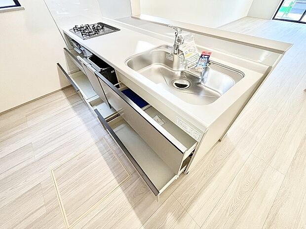 ◆B号棟◆使いやすさを優先したスライド式収納タイプ！