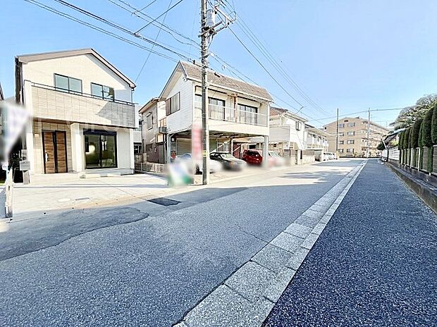 〜Exterior〜　前面道路：南西 8.21m 公道　前面道路は閑静な住宅地をはしる車通りの少ない道路。駐車の出し入れもらくらくです！ご不明点・現地見学のご希望は、お気軽にお問い合わせください！
