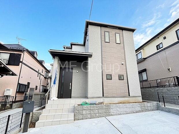 ◆A号棟◆～Exterior～　一戸建ての大きなメリットは、自分達の「土地」を「自由に」使える事です。ガーデニングやＤＩＹ，車やバイクの趣味など様々な用途で利用できます。