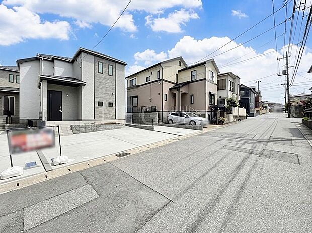 ～Exterior～　前面道路：北 6m 公道　前面道路は閑静な住宅地をはしる車通りの少ない道路。駐車の出し入れもらくらくです！ご不明点・現地見学のご希望は、お気軽にお問い合わせください！