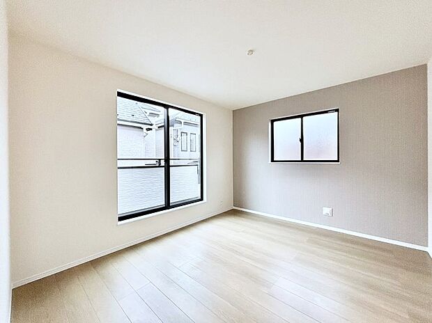 ◆A号棟◆～Bed Room～　2面採光を確保した明るい室内は、風通しも良く、大変居心地の良い空間となっております。爽やかな風を感じて起きる朝は、快適生活の始まりに！日当たりがとても良い住まい♪