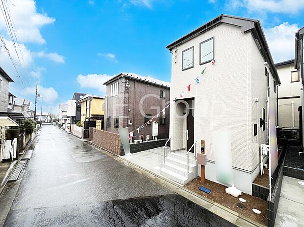 ~Exterior~ 前面道路:東 4.96m 公道、北 4.84m 公道 住宅地になっているので車量も少なく、静かな立地です。子育て環境も良好です♪♪周辺環境もあわせてご案内させて頂きます。