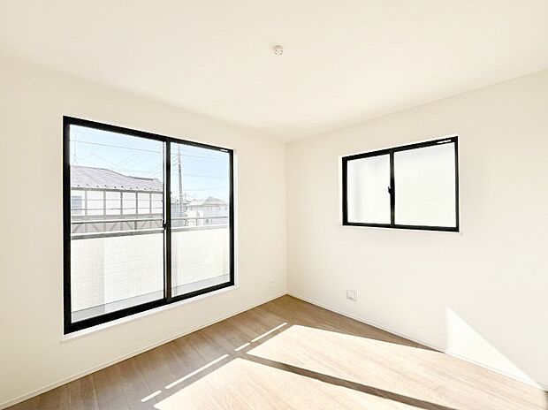 窓からのやさしい光が心地よいプライベートルーム