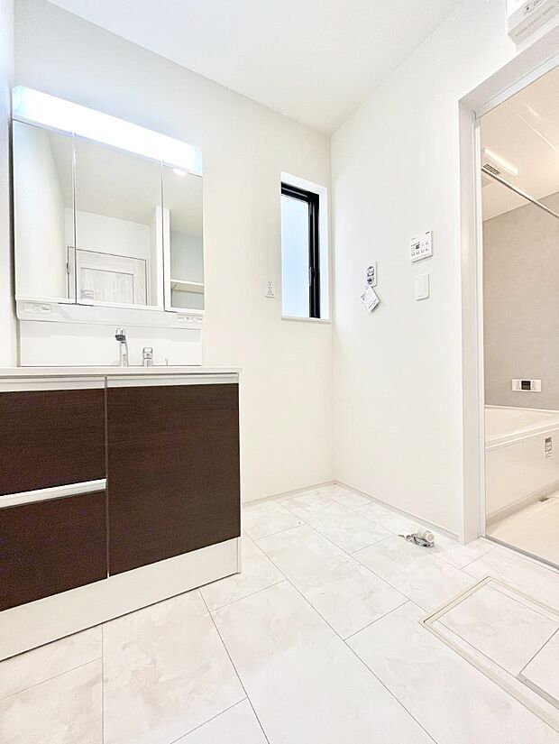 広々とゆとりのあるランドリースペース。