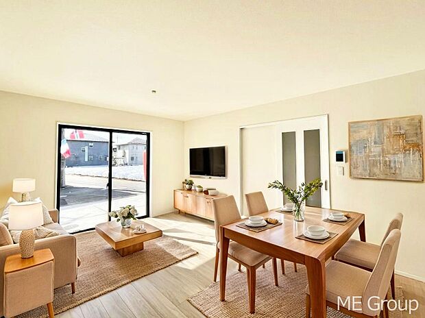 ◆A号棟◆~Living~ 家族の食事や団らんのほか、子どもを遊ばせたり、友人を招いたりするLDKは住まいの中心。長時間過ごす場所だから、その空間は住まい全体の居心地を左右します。 ※家具はCGです