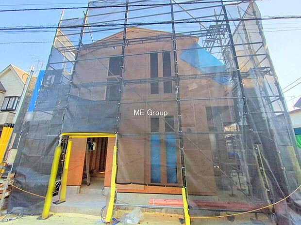 ◆1号棟◆〜Exterior〜 角地により陽当り・風通し良好!一戸建ての大きなメリットは、自分達の「土地」を「自由に」使える事です。ガーデニングやDIY,車やバイクの趣味など様々な用途で利用できます。