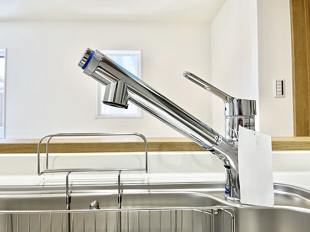 いつでも清潔なおいしいお水を。一つの水栓で水道水と浄水を使い分け。