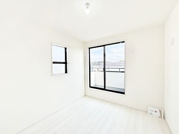 バルコニーが明るさと開放感を演出!朝スッキリと目覚められそうですね。