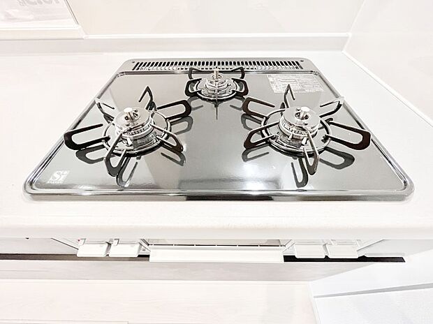 ガスコンロはSiセンサー搭載。火力調節や焦げ付き・消し忘れも防いでくれます。