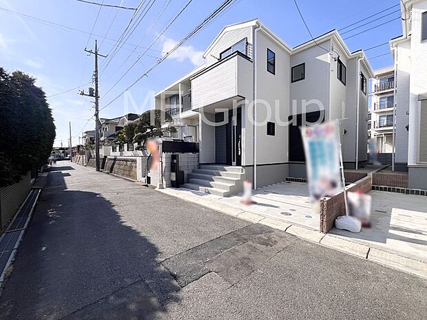 開放感を感じられる二方道路に面した立地。ここから始まる新生活を応援いたします!