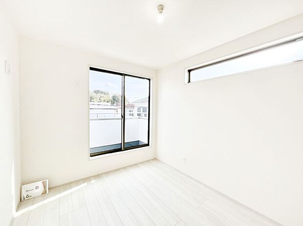 バルコニーが明るさと開放感を演出!朝スッキリと目覚められそうですね。