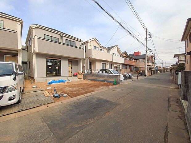 〜Exterior〜　前面道路：南 4.5m 公道　前面道路は閑静な住宅地をはしる車通りの少ない道路。駐車の出し入れもらくらくです！ご不明点・現地見学のご希望は、お気軽にお問い合わせください！