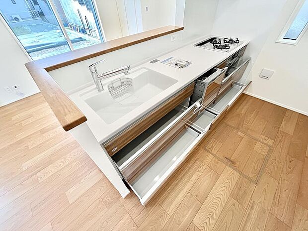 使いやすさを優先したスライド式収納タイプ！