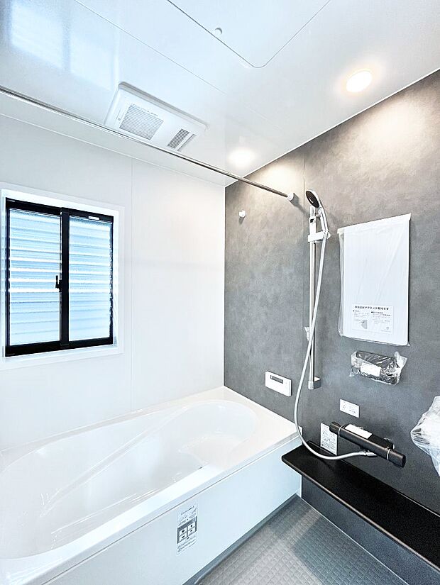 ◆No.2◆〜Bath Room〜広々とした雰囲気の良いバスルーム。お子様と一緒にお風呂に入る楽しみ、思い出の一ページが刻まれる大切な瞬間。  日々の疲れをリフレッシュできそうです。