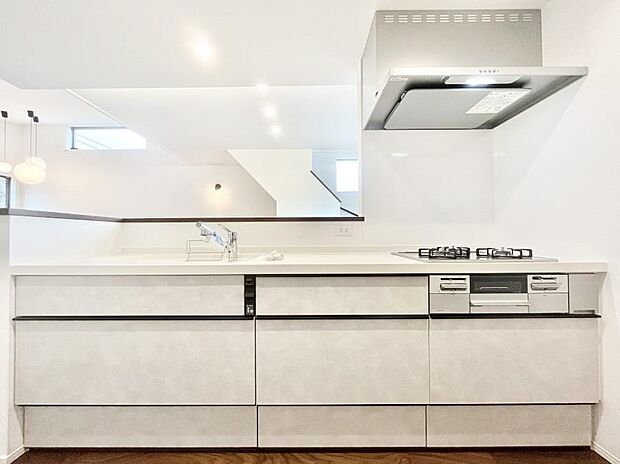 〜Kitchen〜 広くて使いやすいキッチンなら家族でいっしょに料理をつくったり、後片付けも手間なくできちゃいます♪収納もたっぷりあるので、いつもすっきりと清潔な印象を保てます。