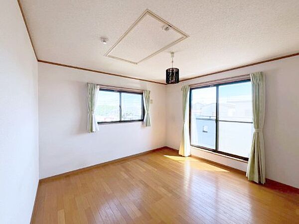 ～Bed Room～　2面採光を確保した明るい室内は、風通しも良く、大変居心地の良い空間となっております。爽やかな風を感じて起きる朝は、快適生活の始まりに！※CG加工後
