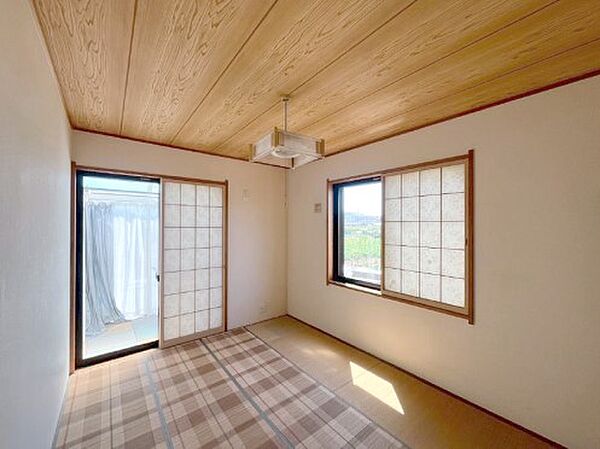 ～Japanese Room～　和室が持つ特別な時間、麗らかな春のやわらかな時、冬枯れの時がもたらす凛とした時間、経る年月によって表情を変える特別な場所、家族みんなのお気に入りの空間。