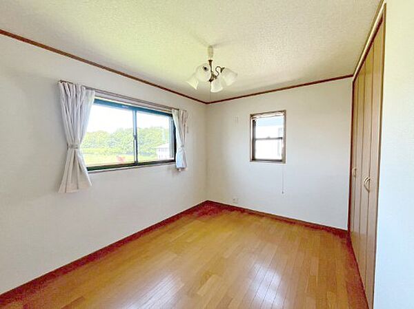 ～Bed Room～　部屋数が多いのが戸建てのメリットです。ご家族が増えたことで手狭に感じていた住まいも戸建てでは各居室プライバシーを保つことができます。住まいにゆとりが生まれ心もリラックスできます♪