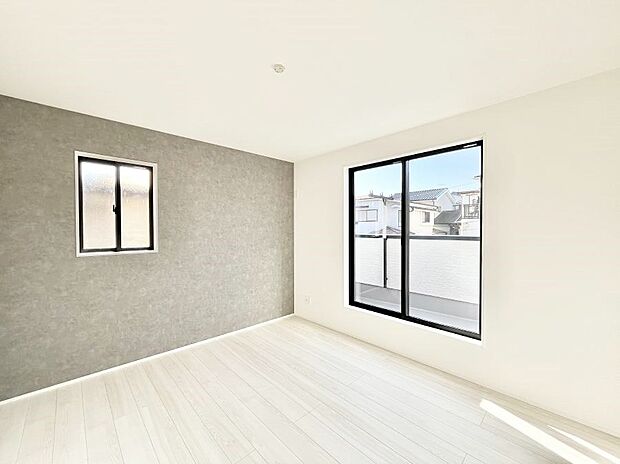 〜Bed Room〜　「今日も一日お疲れ様」とご夫婦でゆったりくつろげる寝室。毎日の家事やお仕事に疲れた日はフカフカのベットで癒されてください。テレビや本棚をおいても快適な広さが自慢♪