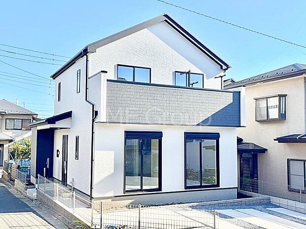 〜Exterior〜  一戸建ての大きなメリットは、自分達の「土地」を「自由に」使える事です。  ガーデニングやＤＩＹ，車やバイクの趣味など様々な用途で利用できます。
