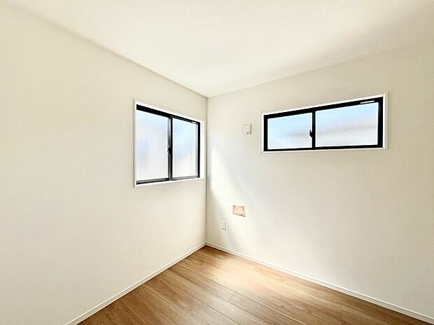 2面採光で気持ちよく自然光が取り入れられるのでお子様のお部屋にもピッタリ