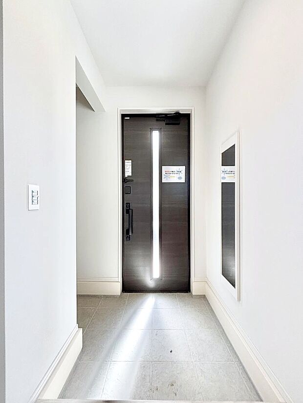 シューズインクローク付きの玄関。家族全員の靴や雨具などすっきり収納できます。