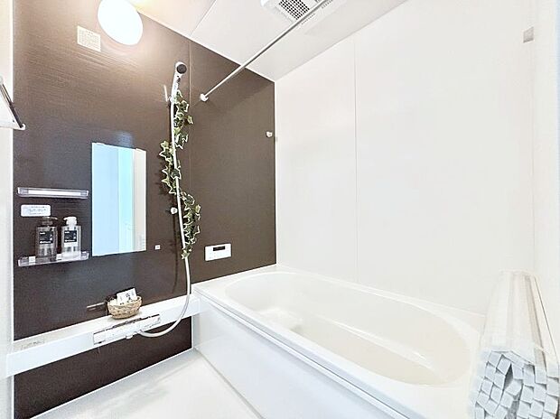 落ち着いた雰囲気でゆっくりお寛ぎいただけるバスルーム