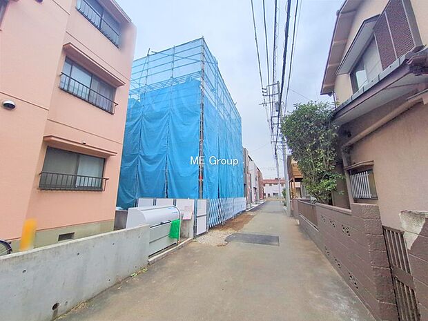 ◆1号棟◆〜Exterior〜 前面道路:北西 4m 公道 住宅地になっているので車量も少なく、静かな立地です。子育て環境も良好です♪♪周辺環境もあわせてご案内させて頂きます。