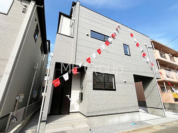 ◆2号棟◆~Exterior~ 閑静な住宅地で子育て家族にピッタリ。毎日のお散歩も快適な緑に恵まれたエリアで、自然に包まれた穏やかな暮らしを実現するための、ゆとりある住環境が整っています。