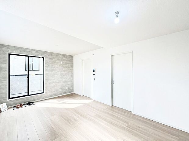 ◆2号棟◆~Living~ 豊かな陽光がこの場所を照らしだす。光溢れるこの空間はみんなの笑顔が集う場所、時を忘れ、つきることのないたわいもない会話を楽しむ時間、たくさんの思いが綴られる場所。