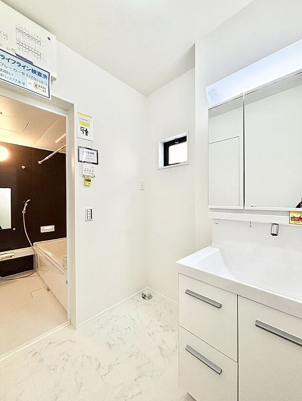 身支度もスムーズにおこなえる脱衣場       