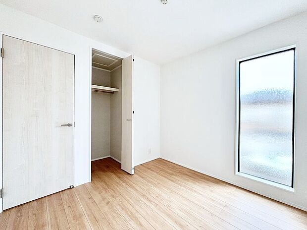 ◆1号棟◆~Bed Room~ 子供部屋はお子様にとって大変重な役割があります。子供一人で過ごす空間を与えることで、宿題や勉強時間も自然と増えまた自ら部屋の片付けや掃除なども促すことに繋がります。